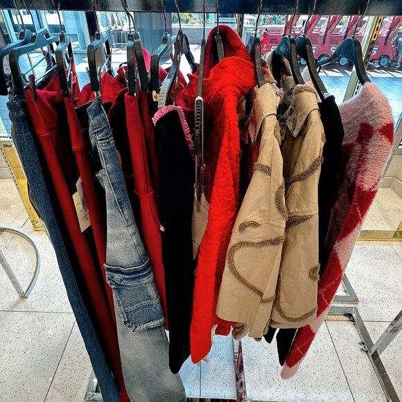 Meet your Posher, 𝐒𝐡𝐞𝐧𝐠 Washington - Picture 2 of 3